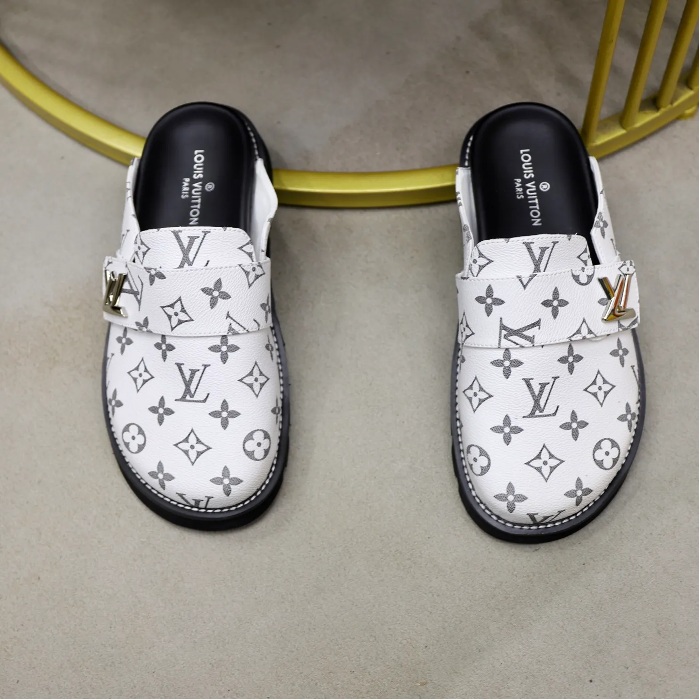 Ex-factory price 420💰 Lv. Popular men's slippers hot sale 🔥 🩴Official website one to one production 38-45 sizes 45 46 🉑️Customized!
